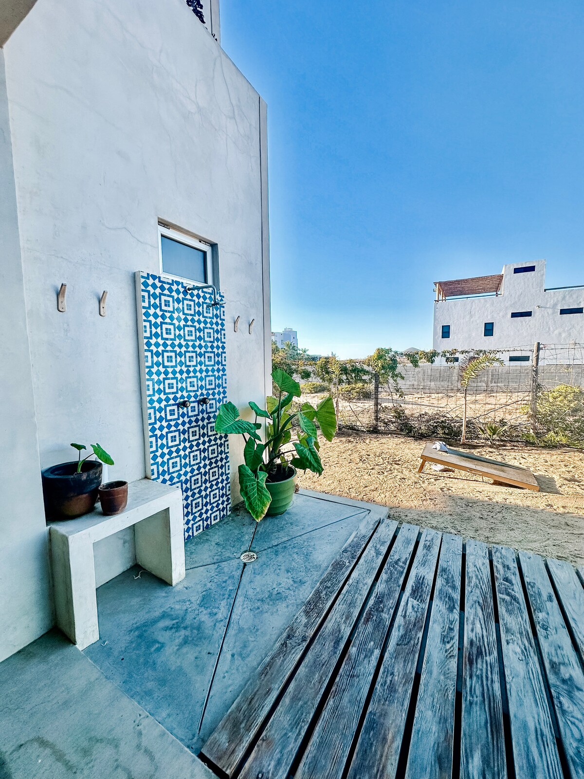 Outdoor shower beside the game room